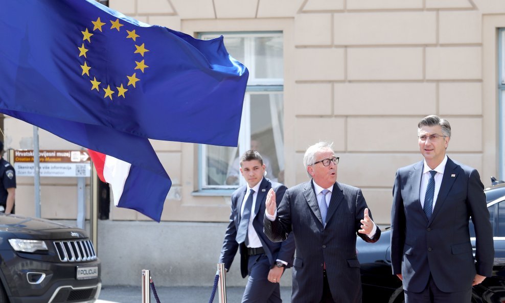 Jean-Claude Juncker i Andrej Plenković ispred Banskih dvora