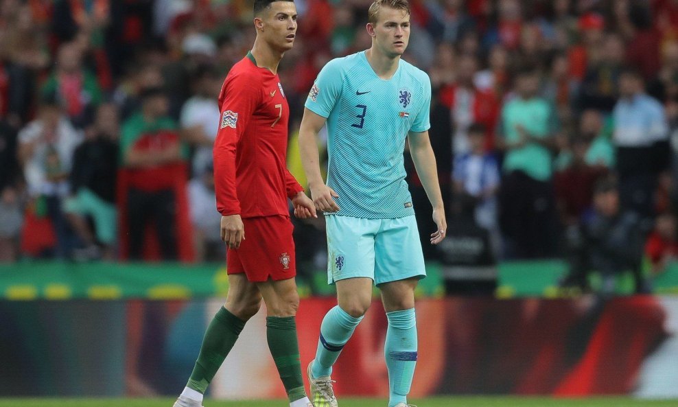 Matthijs de Ligt (desno) i Cristiano Ronaldo