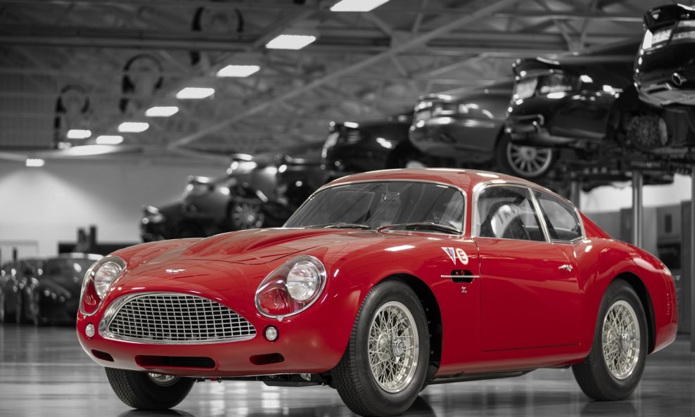 DB4 GT Zagato Continuation je trkaća verzija