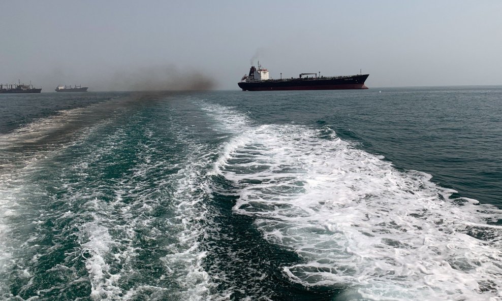 Iranski teretni brodovi i tankeri u Perzijskom zaljevu kod Hormuškog tjesnaca