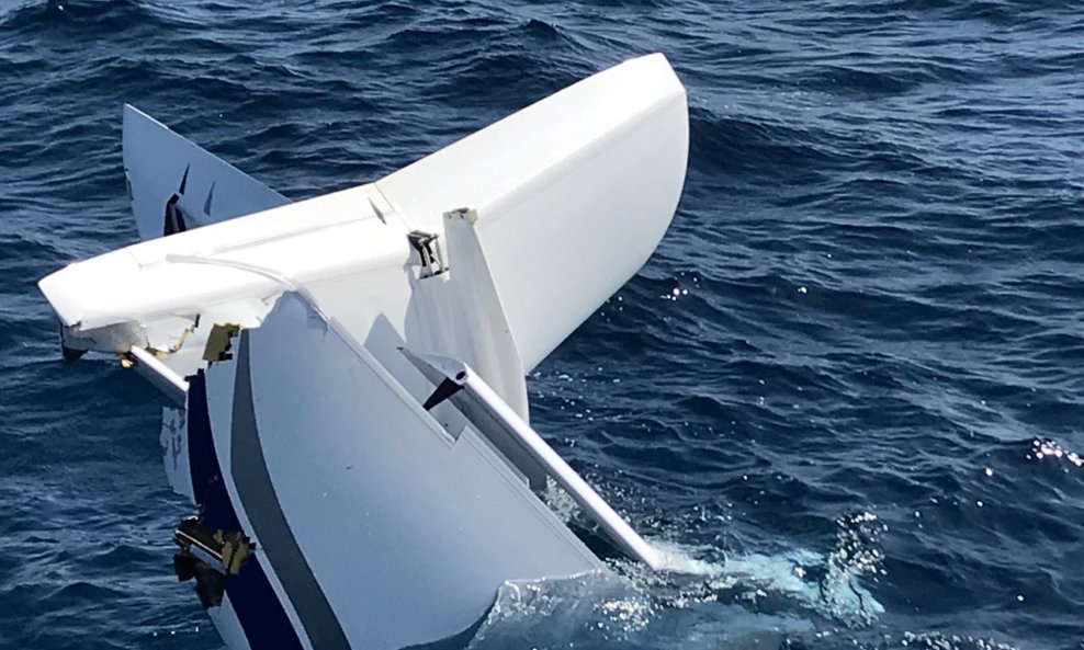 Avion pao u more kod Hvara, pilot prebačen u bolnicu