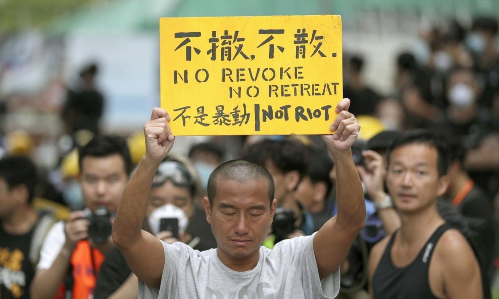 Prosvjed protiv Carrie Lam u Hong Kongu