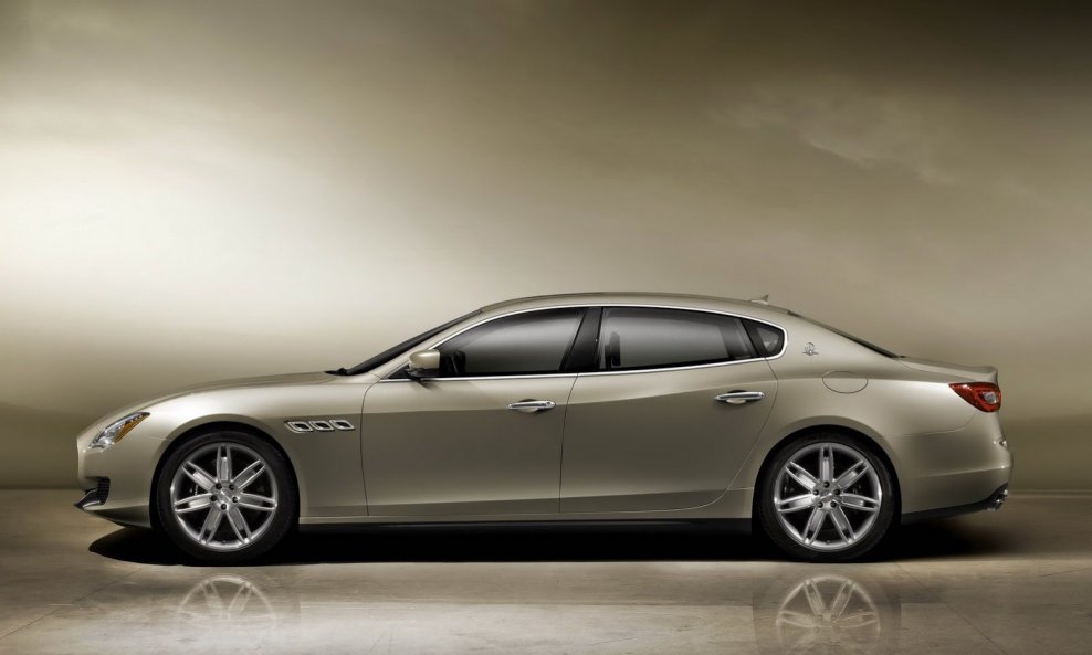 2014-Maserati-Quattroporte-2[2]