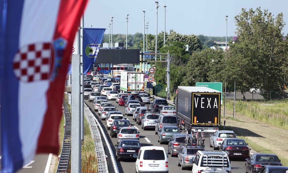 Prošlotjedna gužva na naplatnoj postaji Lučko na putu prema moru