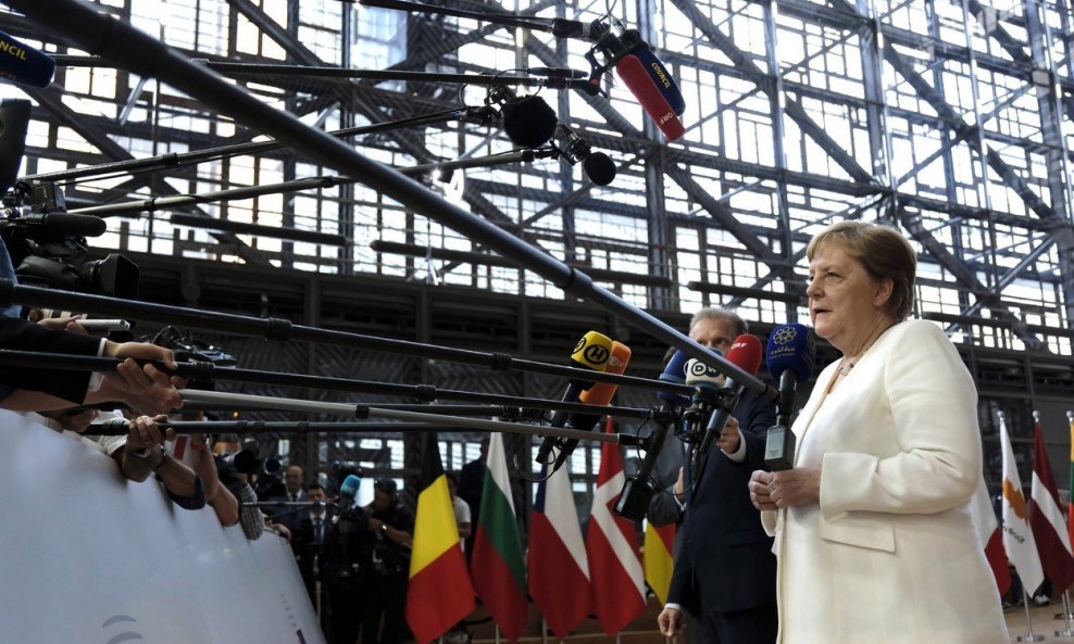 Angela Merkel predložila je Fransa Timmermansa za šefa EK na sastanku skupine G20 u Osaki