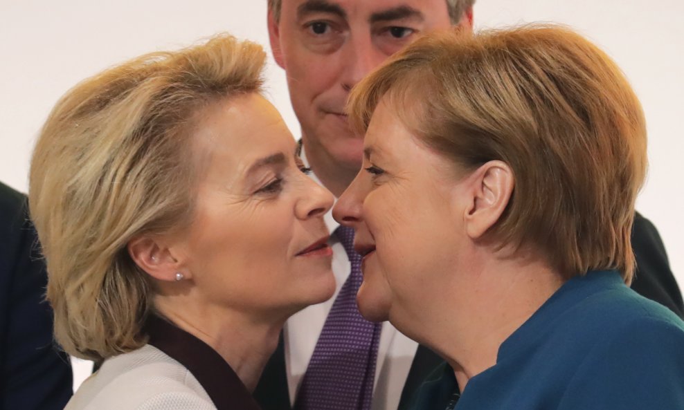 Ursula von der Leyen, Angela Merkel