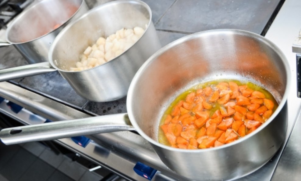 lonac posuđe kuhinja kuhanje