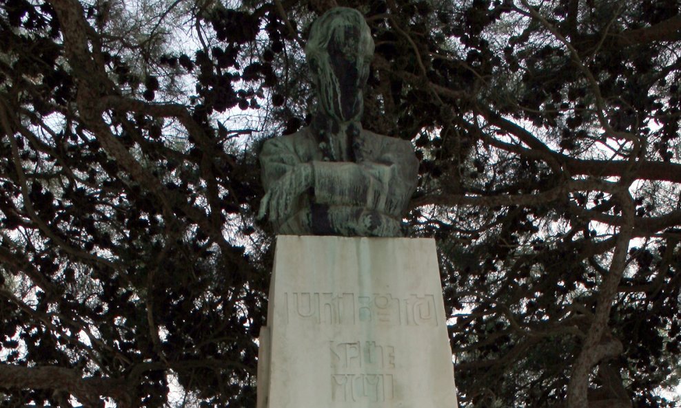 Spomenik Luki Botiću