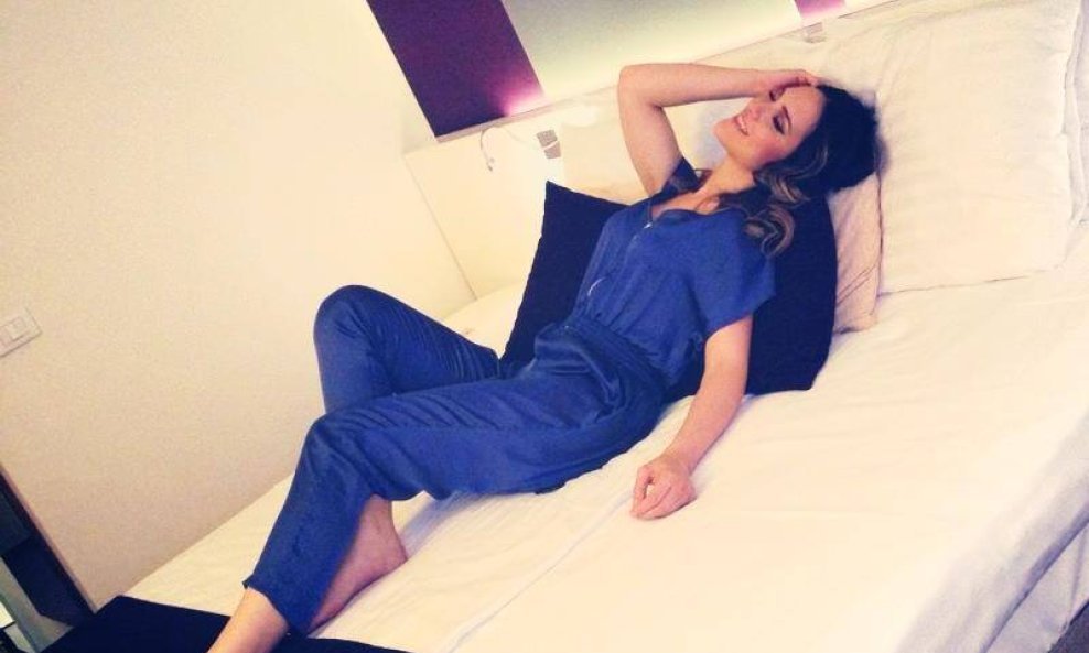 Lana Jurčević u krevetu