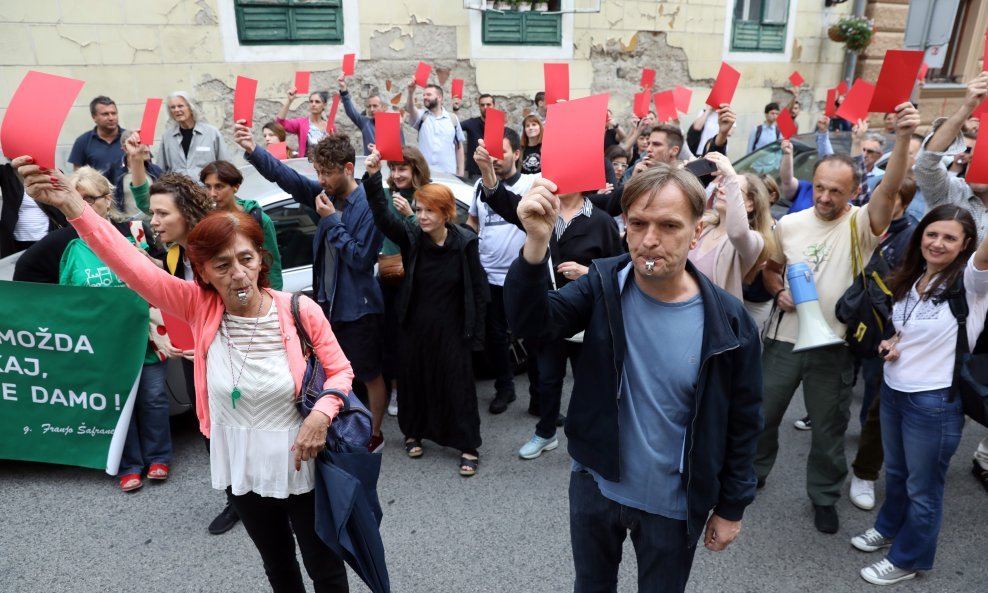 Više od 200 građana prosvjedovalo protiv Generalnog urbanističkog plana (GUP-a).