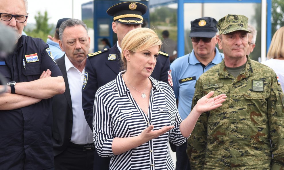 Kolinda Grabar Kitarović u posjetu graničnom prijelazu s BiH kod Slunja