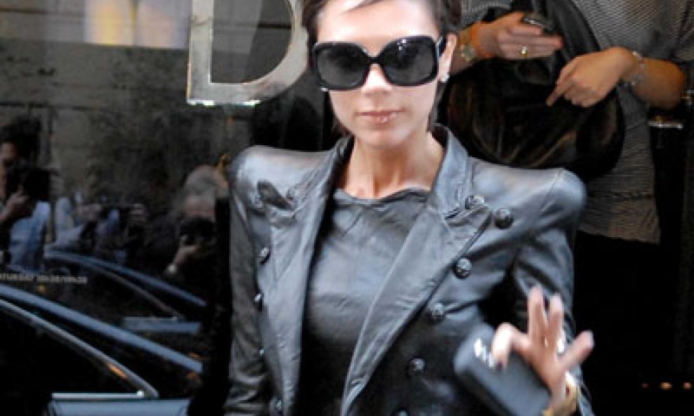 Victoria Beckham u jakni širokih ramena