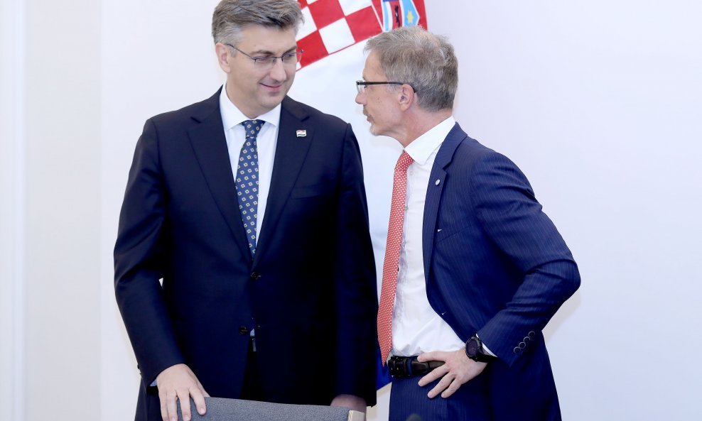 Predsjednik Vlade Andrej Plenković i guverner HNB-a Boris Vujčić u Banskim dvorima na sjednici Nacionalnog vijeća za uvođenje eura kao službene valute u Republici Hrvatskoj