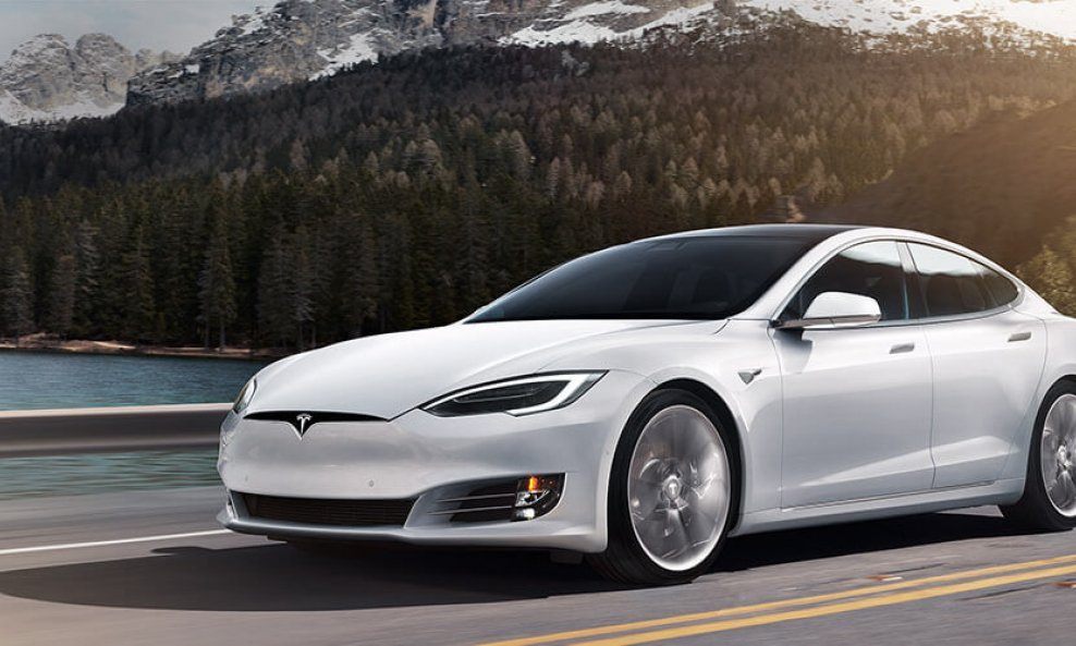 Tesla Model X na tržištu je od 2015.