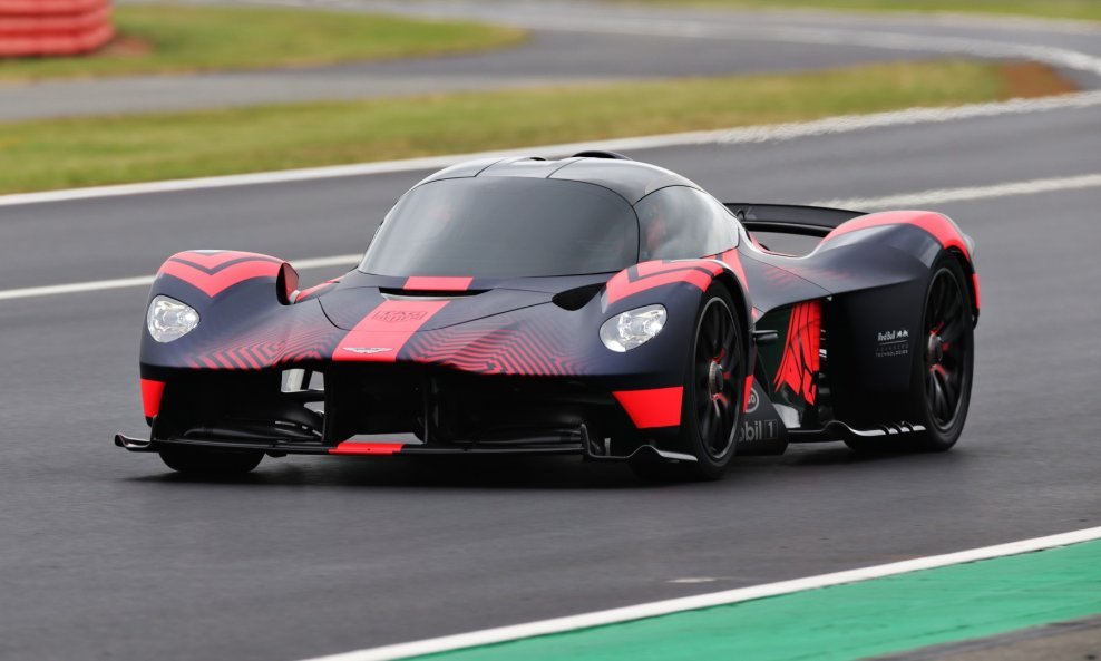 Aston Martin Valkyrie na stazi Silverstone prije utrke Formule 1 na GP-u Velike Britanije