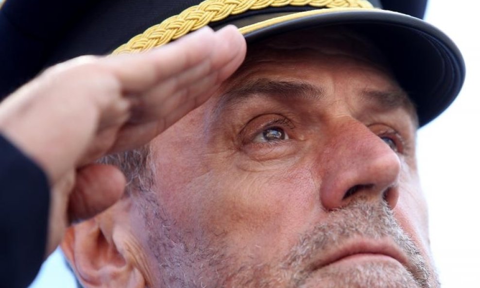 Milan Bandić u vatrogasnoj uniformi