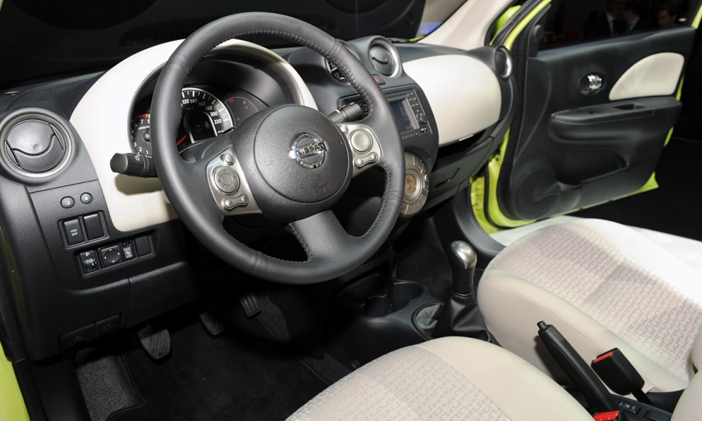 16nissanmicragenevalive