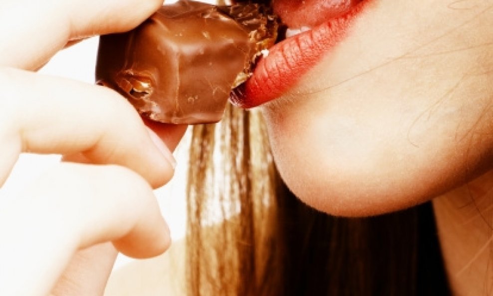 žena čokolada hrana
