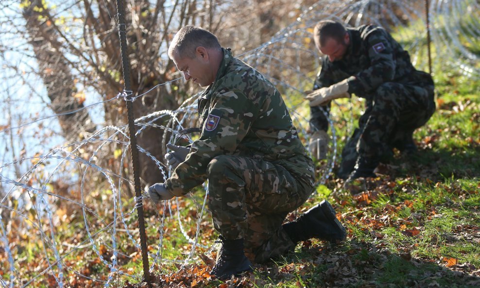 Slovenska vojska prije gotovo četiri godine ogradila je Kupu žilet-žicom