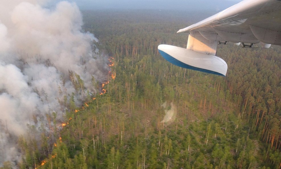 Požari i poplave na istoku Rusije zahvatili teritorij veličine Belgije.