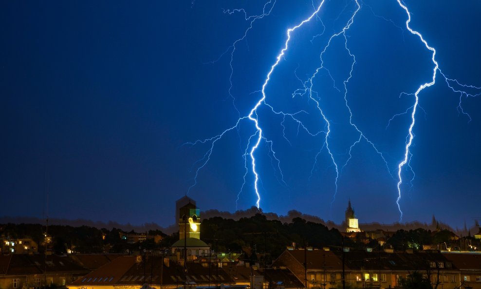Grmljavina nad Zagrebom / Arhivska fotografija