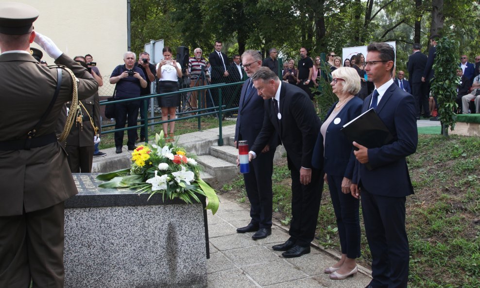 Na romskom groblju Uštica kod Jasenovca ustaše su ubile više od 16.000 Roma.