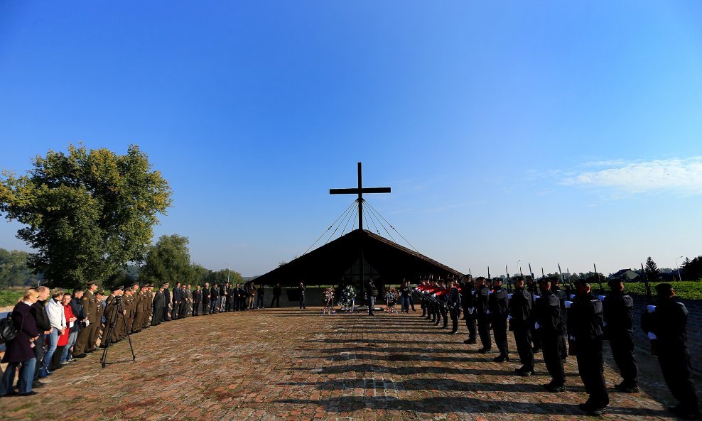 Kapelica Kraljice mira na Krunskoj utvrdi u Osijeku