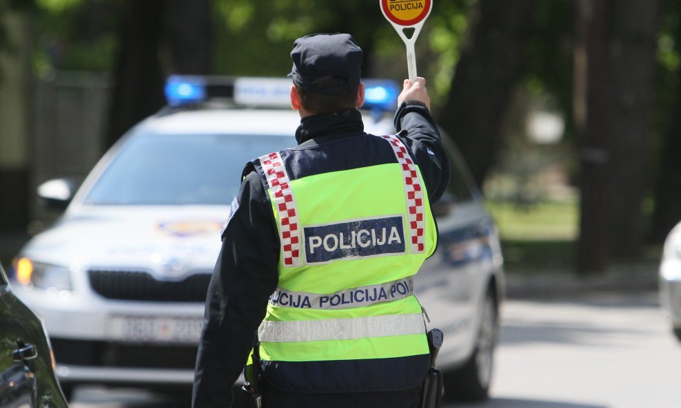 Policija