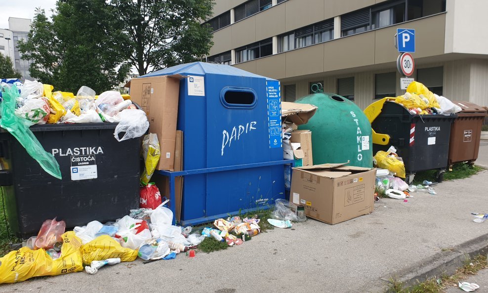 Pretrpani kontejneri mogu se naći širom Zagreba