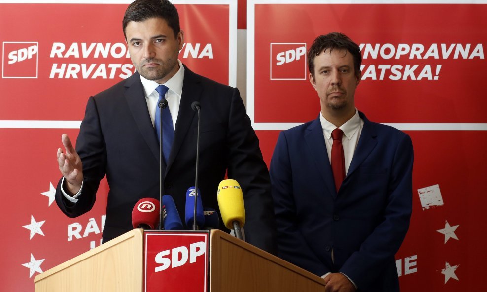 Davor Bernardić nije želio komentirati činjenicu da o sazivanju izvanredne sjednice Sabora ima suprotno mišljenje od SDP-ova predsjedničkog kandidata Zorana Milanovića