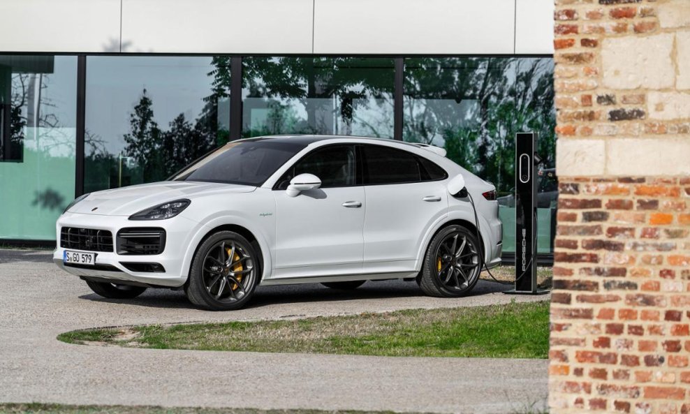 Cayenne Turbo S E-Hybrid i Cayenne Turbo S E-Hybrid Coupé sada imaju i hibridni pogon