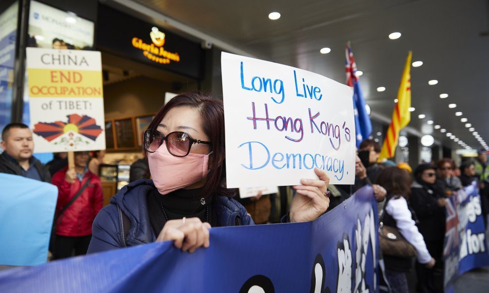 U subotu je u Hong Kongu prosvjedovalo više od tisuću nastavnika