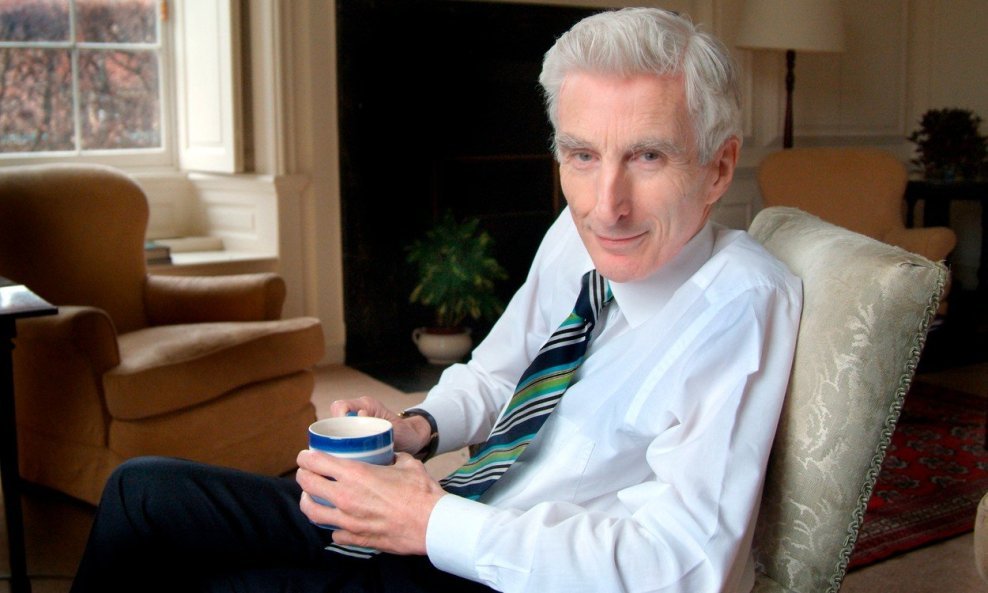 Martin Rees jedan je od najvećih britanskih znanstvenika i mislioca. Ovo je fotografija iz 1995. kad je napisao djelo 'Nove perspektive u astrofizikalnoj kozmologiji'