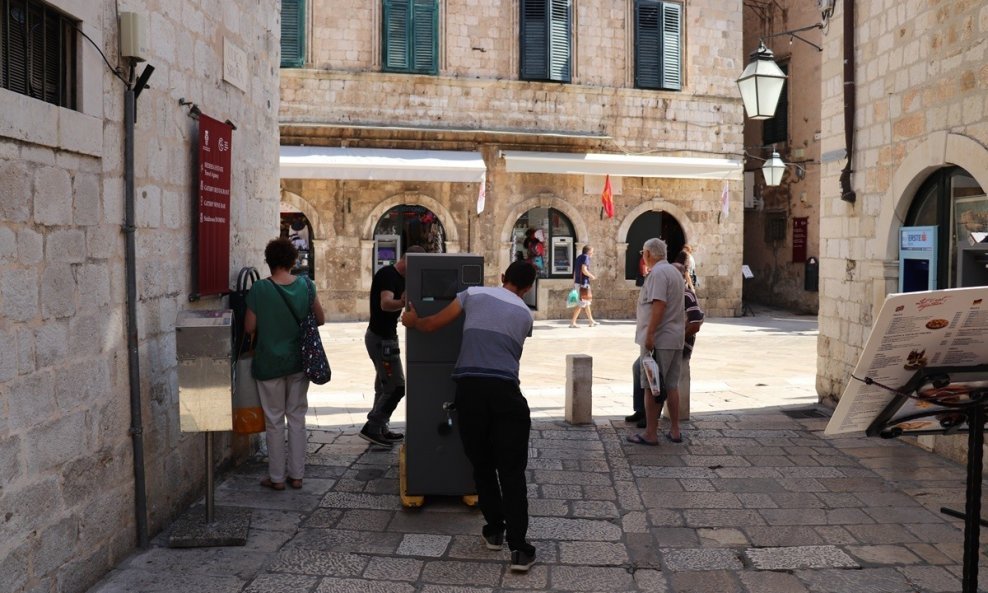 Počelo uklanjanje bankomata iz povijesne jezgre Dubrovnika