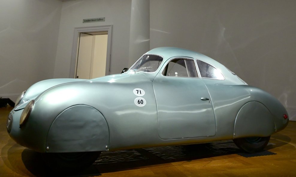 Unikatni trkaći model Porsche Type 64 iz 1939. na aukciji RM Sotheby'sa