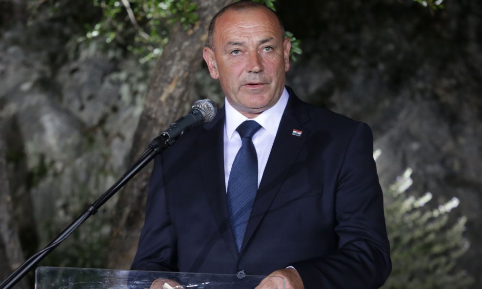 Tomo Medved, ministar hrvatskih branitelja