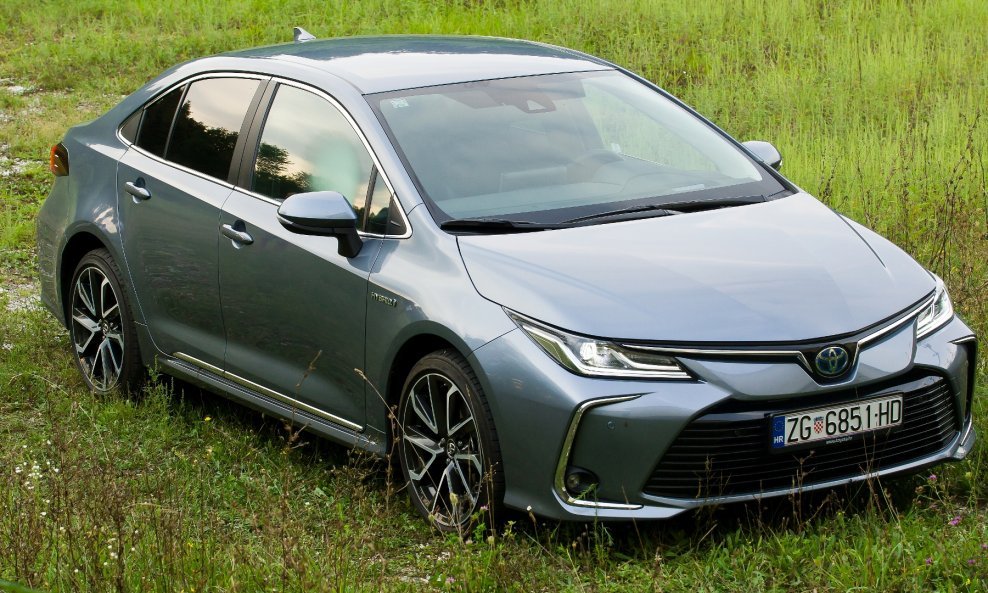 Nova Corolla 1,8 l hibrid e-CVT Executive je ovotjedni testni model