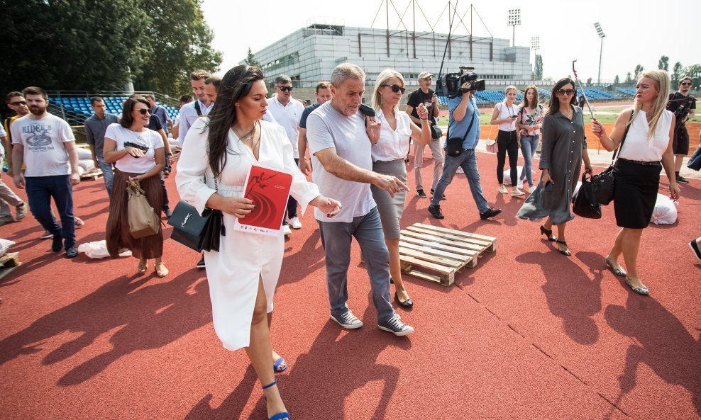 Ivana Brkljačić i Milan Bandić u obilasku atletske staze na SRC Mladost