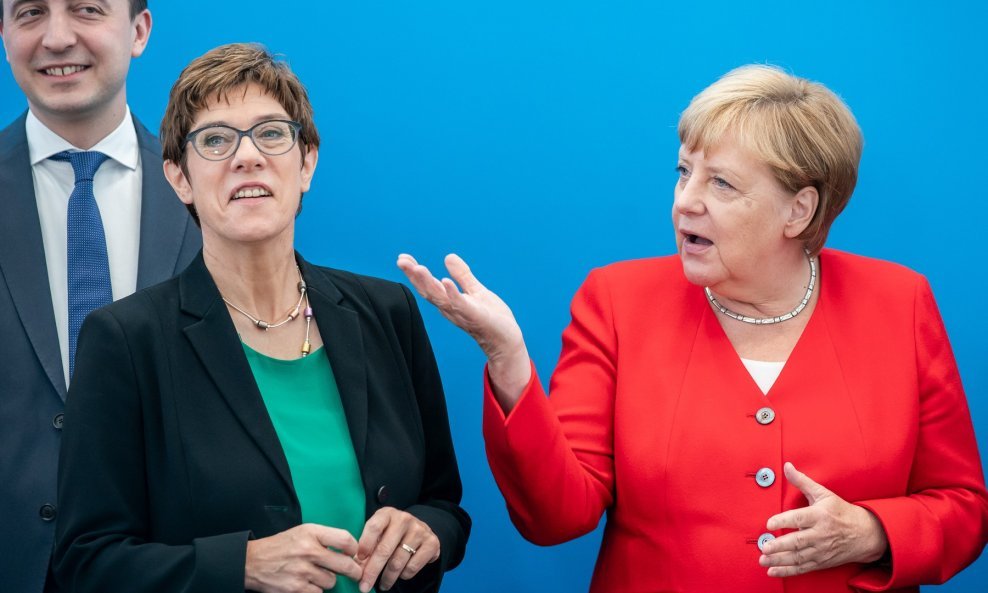 Predsjednica CDU-a Annegret kramp-Karrenbauer i njemačka kancelarka Angela Merkel