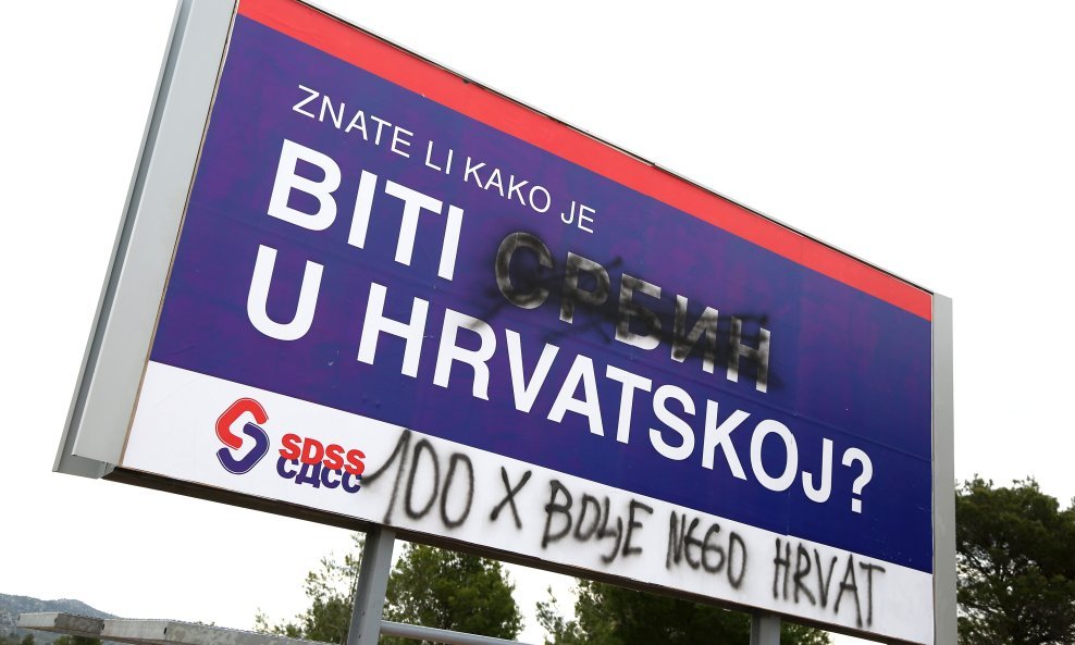 Na predizbornom plakatu SDSS-a u okolici Šibenika dopisan je komentar