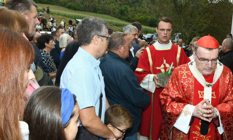 Kardinal Josip Bozanić u Zrinu