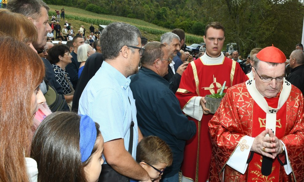 Kardinal Josip Bozanić u Zrinu