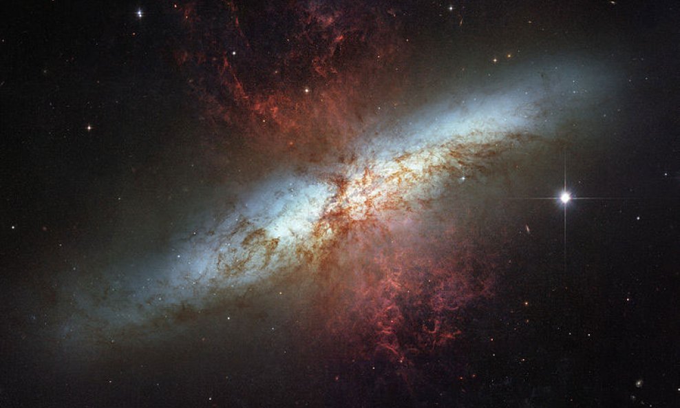 Galaksija Messier 82 Cigara