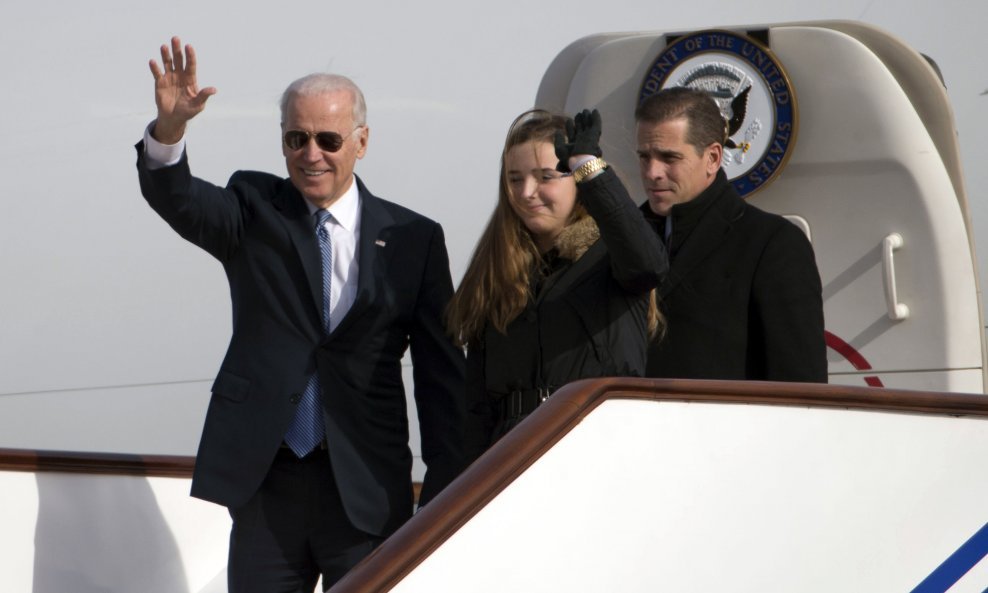 Joe Biden s unukom Finnegan i sinom Hunterom