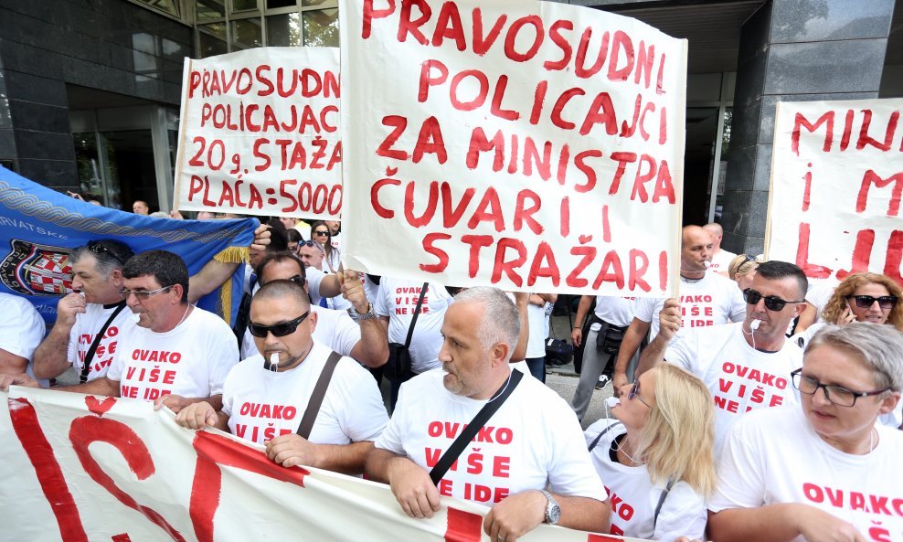 Prosvjed pravosudnih policajaca