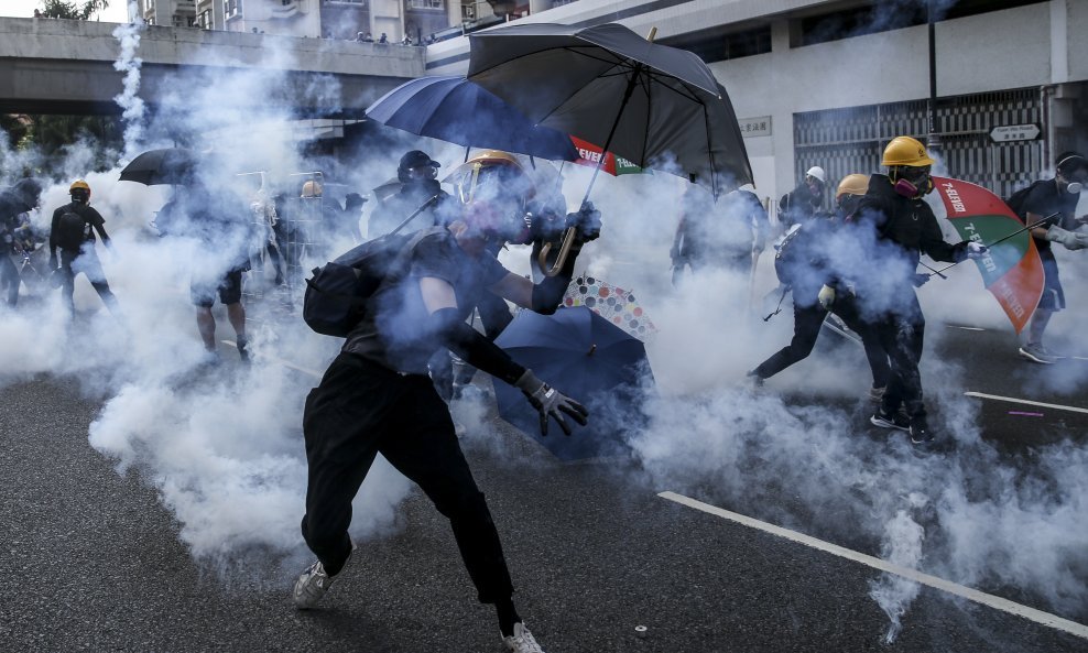 Kaos na ulicama Hong Konga