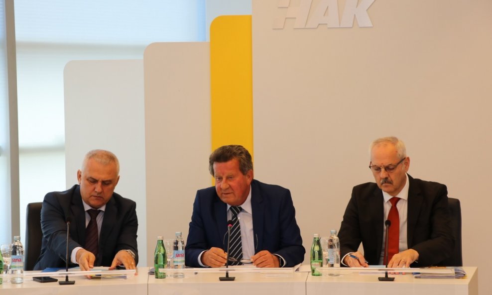 Zamjenik predsjednika HAK-a Ivo Bikić, Predsjednik HAK-a Slavko Tušek i Glavni tajnik HAK-a Željko Mijatović