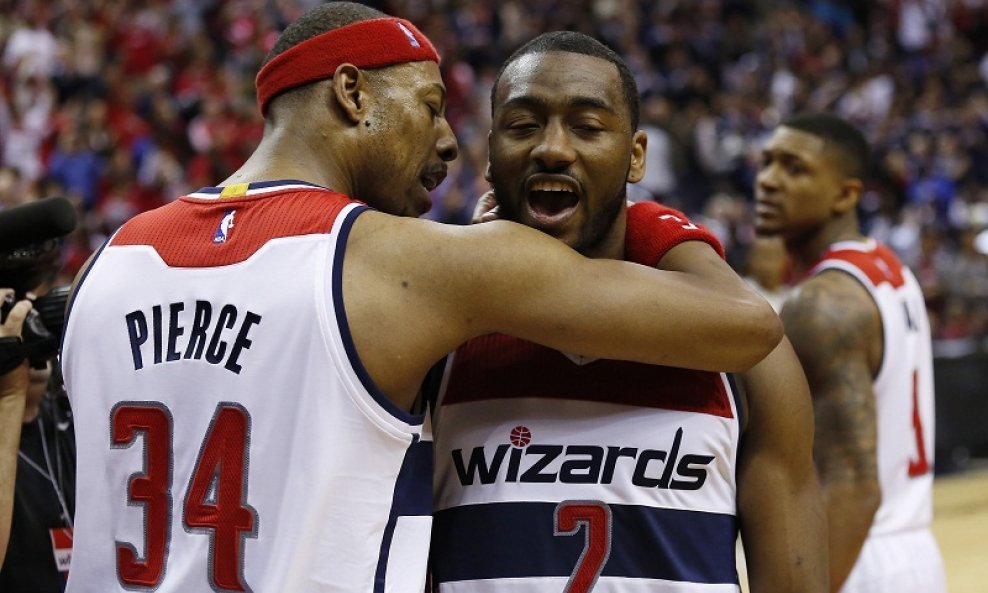 Paul Pierce (34) i John Wall (2)