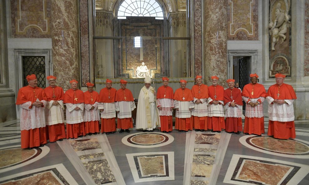 Papa s kardinalima