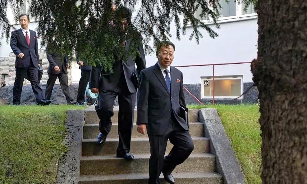 Sjevernokorejsko izaslanstvo, na čelu s glavnim pregovaračem Kim Myong-gilom